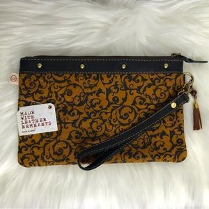 Vaan and Co Leather Wristlet Wallet